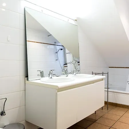 Jourdan Halldis Apartment *