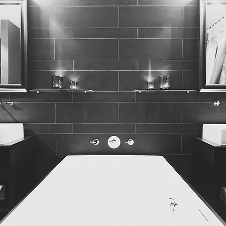 Aparthotel Secret Suites 3*