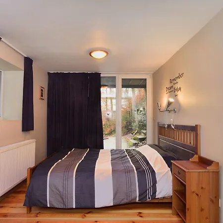 Spacious Chalet With Sauna In Daverdisse 木屋 *