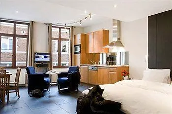 Azimut Flathotel شقة فندقية