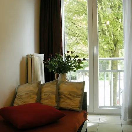 Апартаменты Cosy Nest With Garage In