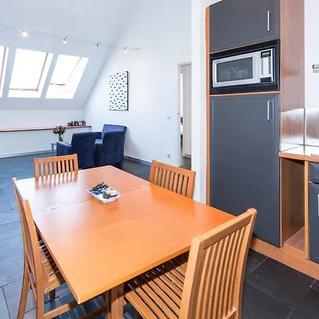 Azimut Flathotel شقة فندقية