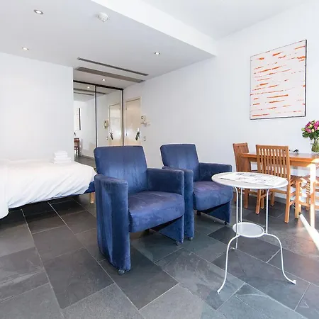 Azimut Flathotel 3* بروكسل