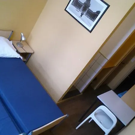 Gogh Youth Centre Hostal *