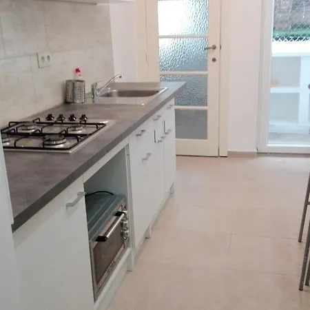 Apartment Place Saint Josse