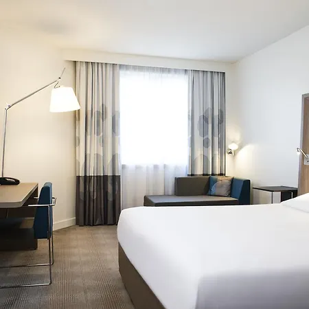 Novotel Brussels Airport מלון 3*
