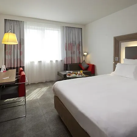 Novotel Brussels Airport מלון 3*