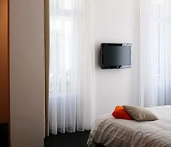 Esperance 3*