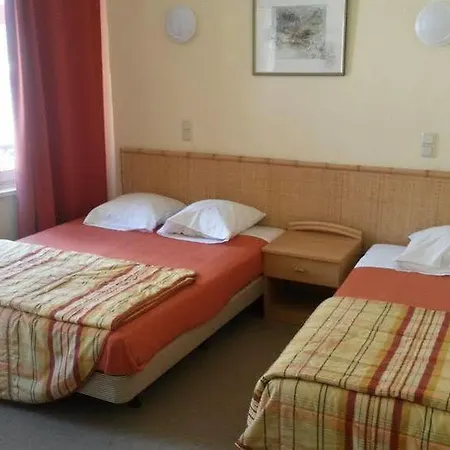 Queen Mary מלון 3*