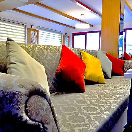 Bed and breakfast Fly Lounge