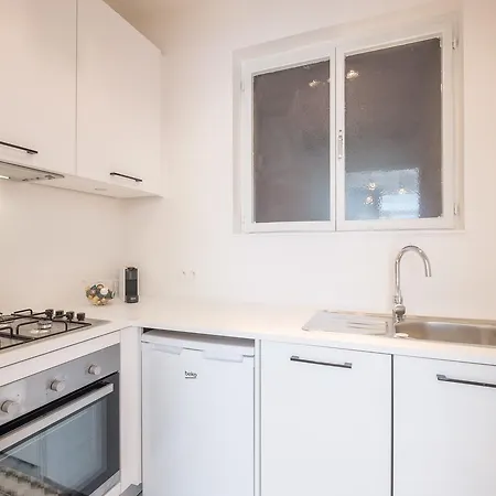Studio Art Moderne Near Louise/chatelain *