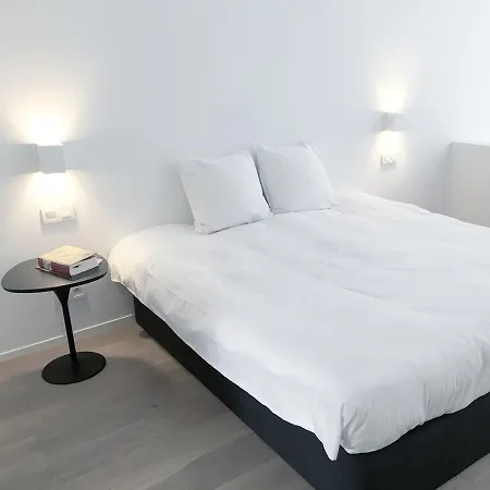 White 2 Apartment