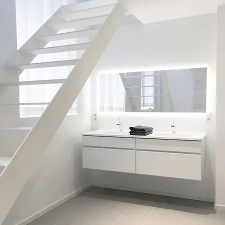 White 2 Apartment