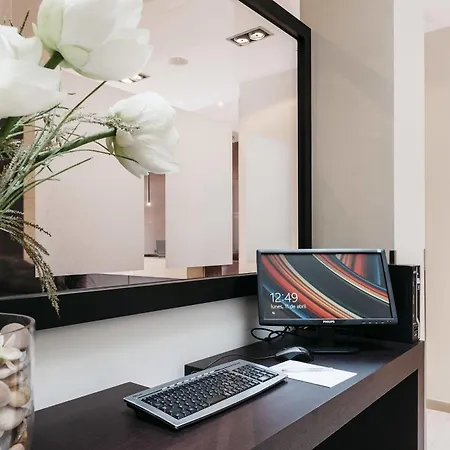Catalonia Grand Place Hotell 4*