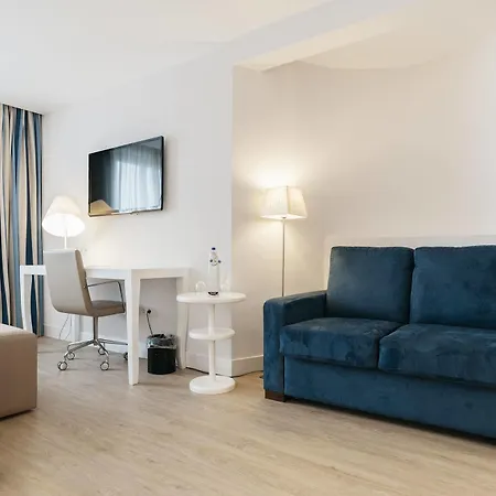 Catalonia Grand Place 4*