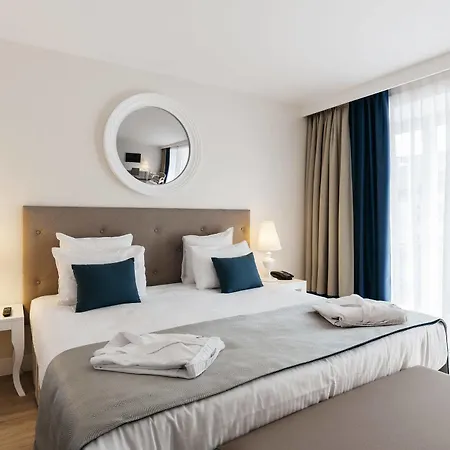 Hotell Catalonia Grand Place 4*