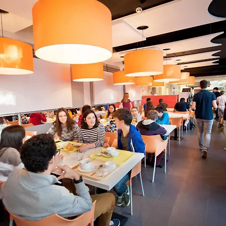 Hi Jacques Brel Auberge de jeunesse