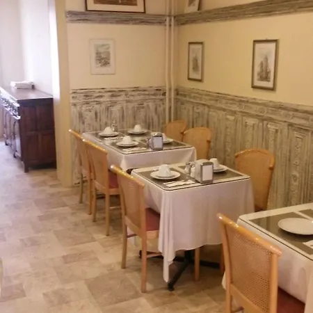 Queen Mary 3* בריסל
