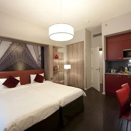 Adagio Grand Place Aparthotel 3*