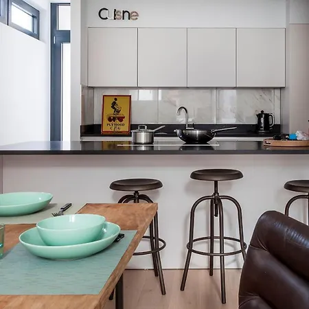 Unit 5 - Trendy Smart Triplex Private Garden & Parking Διαμέρισμα *