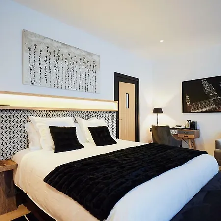 124 Bed & Breakfast 4*
