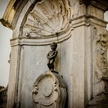 Alma Grand Place Отель Брюссель