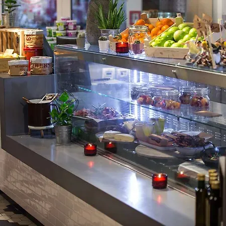 Hotel Radisson Red 4*