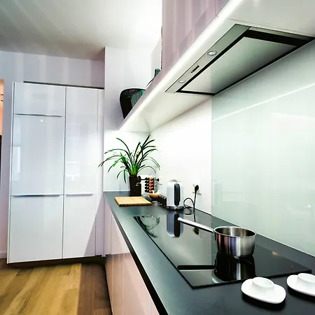 Charles - Grand Place Aparthotel 4*