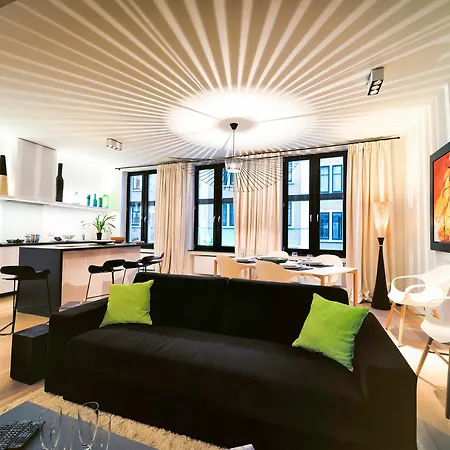 Charles - Grand Place Aparthotel 4*