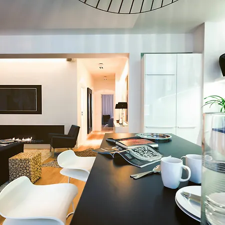 Charles - Grand Place Aparthotel 4*