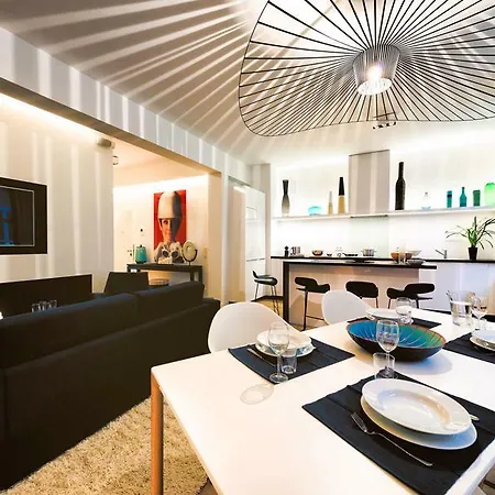 Charles - Grand Place Aparthotel 4*