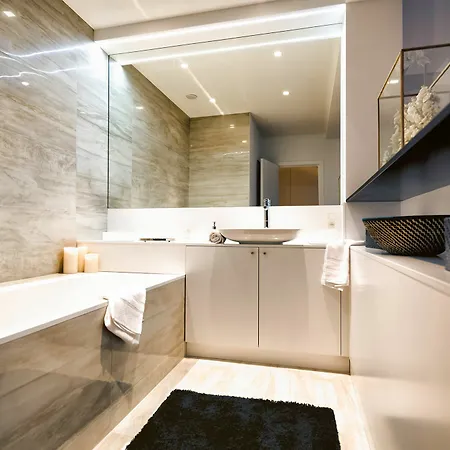 Charles - Grand Place Aparthotel 4*