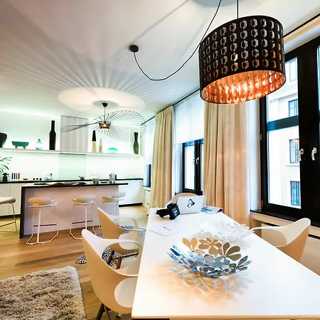 Charles - Grand Place Apart Otel