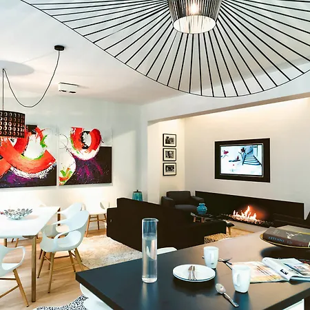 Charles - Grand Place Apart Otel