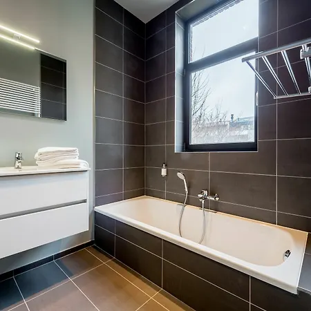 舒曼斯玛特公寓 *