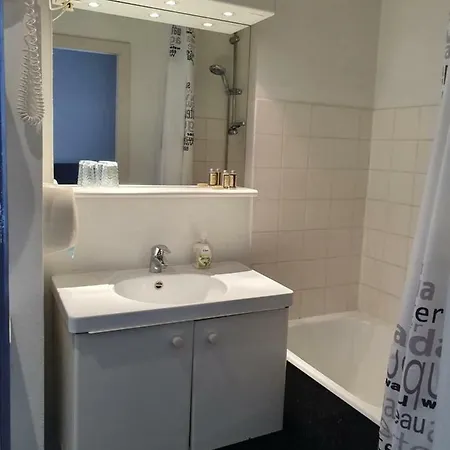 Queen Mary بروكسل