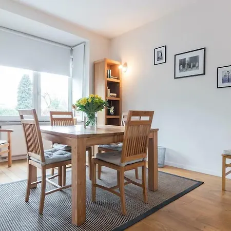 Fantastic Large House בריסל