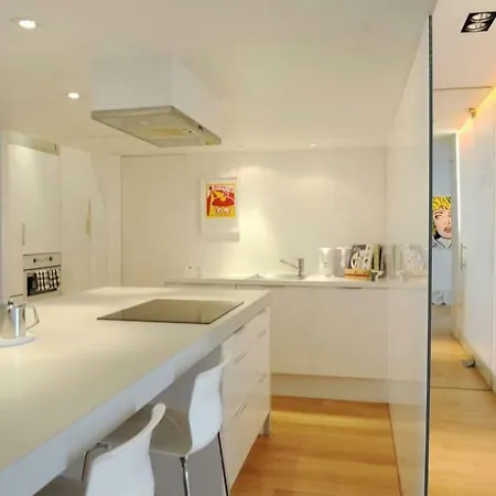 Minimalistic In Premium Location Bruksela