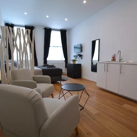 N°9 Boutique Samedi 16 Appartement *