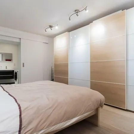 Апартаменты Grand Place, Only 3 Min Walk, 80M Beautiful Apartment Брюссель