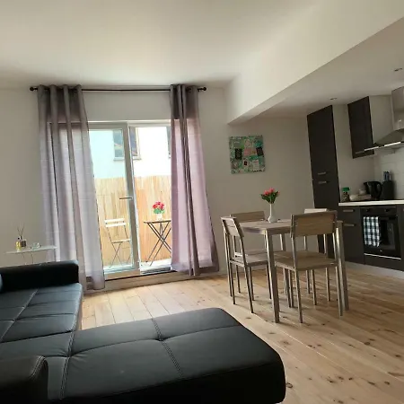 Attractive Modern * Bruxelles