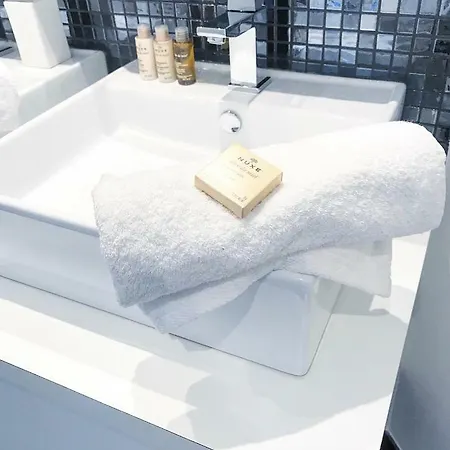 White 3 Apartment