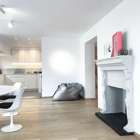 White 3 Apartment