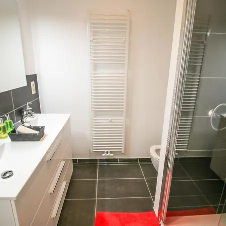 Luxury Apartment *