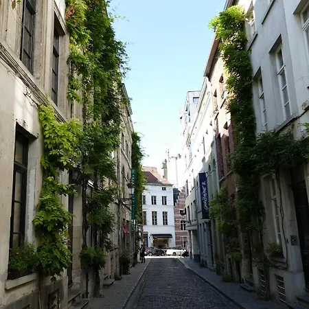 Be And Be Sablon 2* Brussel
