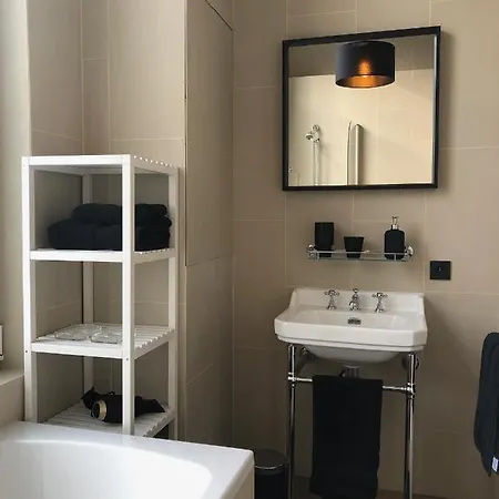 1 Bedroom Warmly Renovated Ixelles *