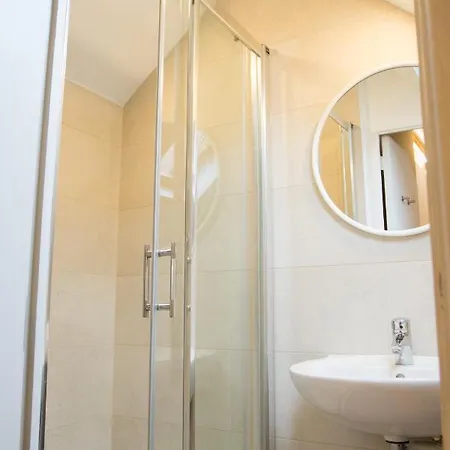 Charming Triplex Near Avenue Louise Brussel