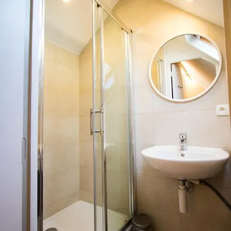Charming Triplex Near Avenue Louise Appartement Brussel