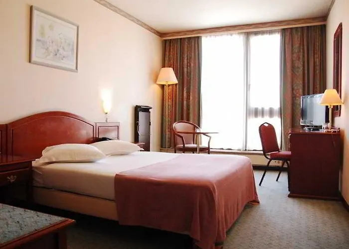 Otel 9hotel Chelton 4*