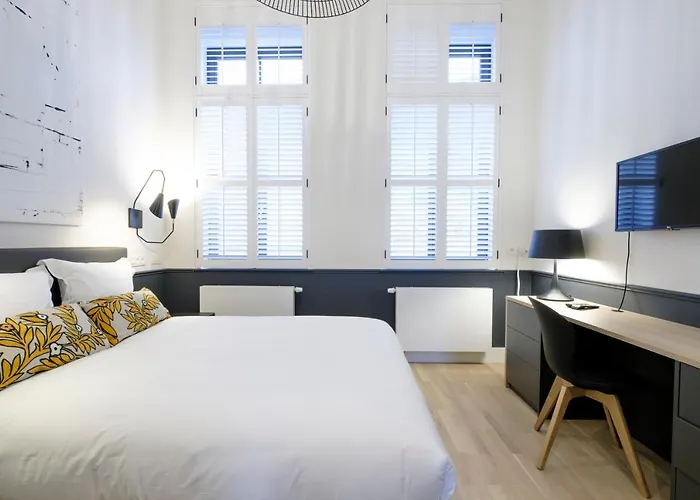 Fabulous In Chatelain Area Appartement